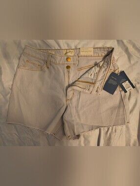 Universal Thread Light Denim Shorts with Contrast Stitching